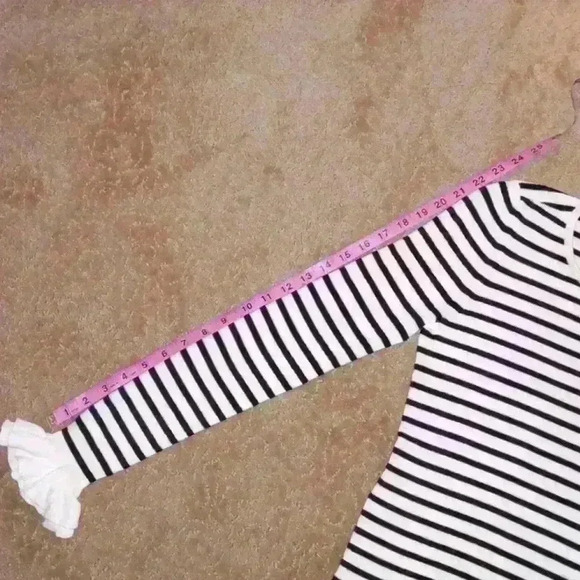 WHITE HOUSE BLACK MARKET BLACK/WHITE STRIPED BELL SLEEVE SWEATER SIZE XS - Picture 9 of 11